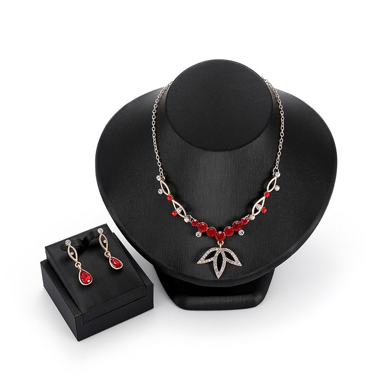 Ethnische Stil Schmuck Set Ahornblatt Legierung Diamant Halskette Ohrringe Zweiteiliges Set  Heiß Verkaufte Heiße Modelle