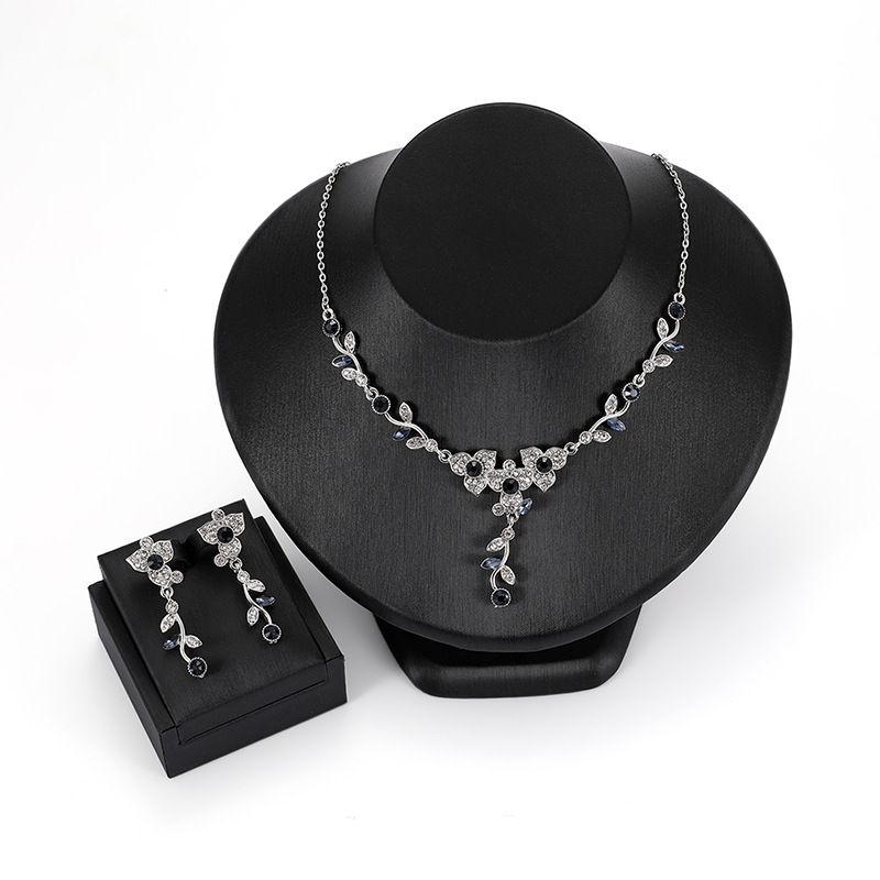 Europäischer Und Amerikanischer Ethnischer Stil Blumen-und Rattan Legierung Diamant Halskette Ohrringe Zweiteiliges Outfit Außenhandel Heiß Neue Hersteller Quelle