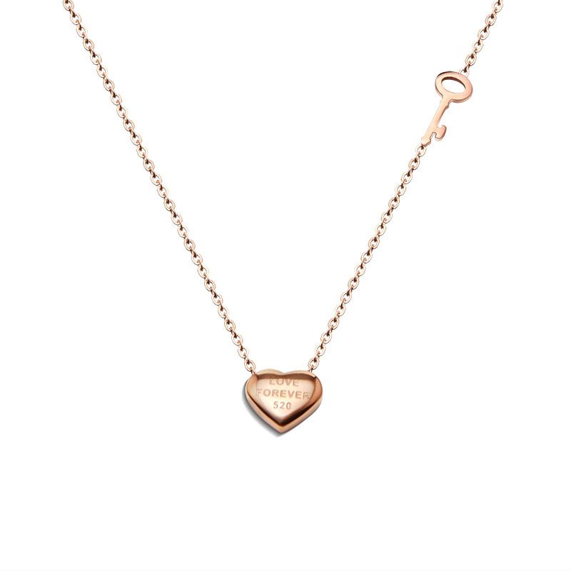 Européen Et Américain Ins Style Clé Anglais Amour Coeur Amour Coeur Collier Clavicule Chaîne Titane Acier 18k Or Petit Taille Collier