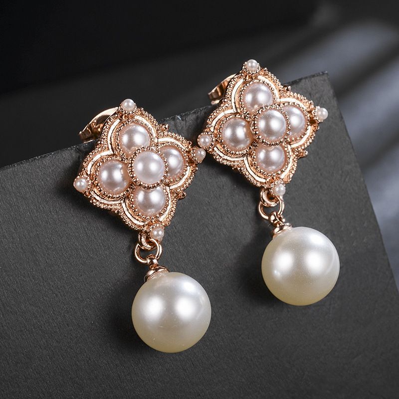 Koreanische Version Der Neuen Mikro Eingelegten Perlen Vier Blättrige Klee Ohrringe Ohrringe Damen Einfache Mode All-match Perlen Ohrringe Hersteller Großhandel