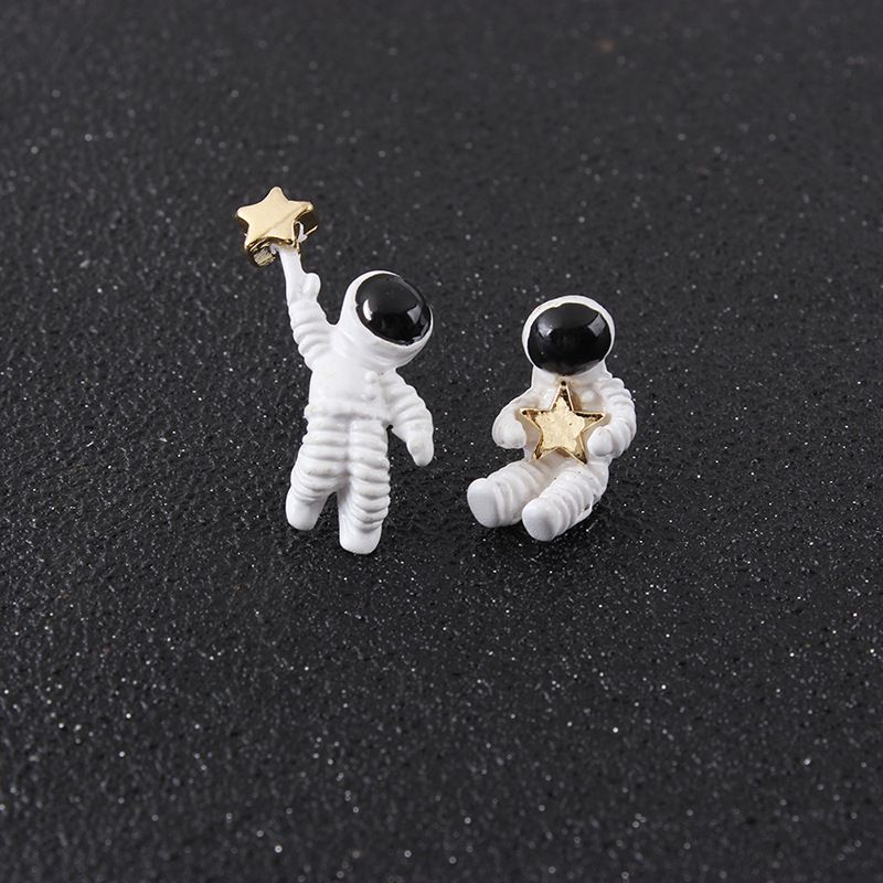 2 Coréenne Style Nouvelle Mignon Astronaute Astronaute Boucles D'oreilles Femelle Gracieuse En Ligne Influenceur Asymétrique Étoiles Oreille Goujons
