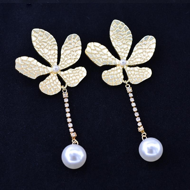Fashion Asymmetric Flower Pearl Alloy Earrings Nhnt158318