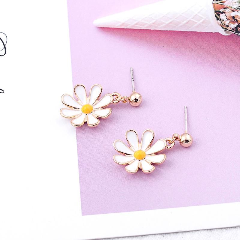 E982198d Mode Kleine Frische Blumen Ohrringe Frauen Korea 925 Silber Nadel Einfache Kleine Mädchen Gänseblümchen Ohrringe