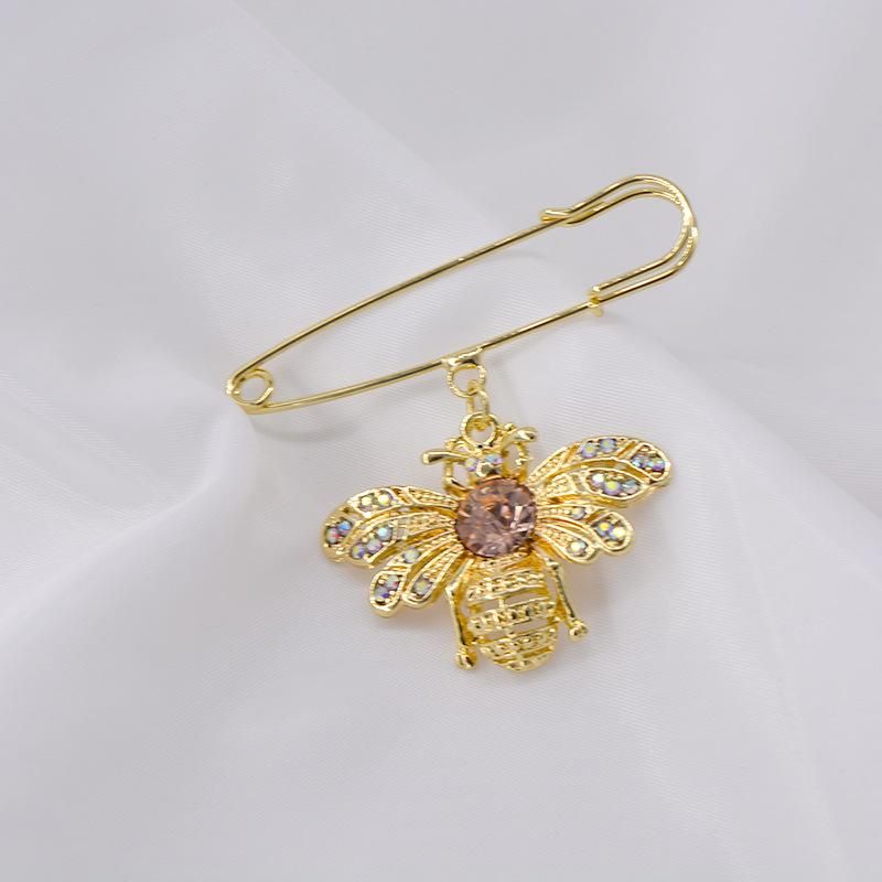 Baroque Bee Retro Pearl Color Diamond Brooch