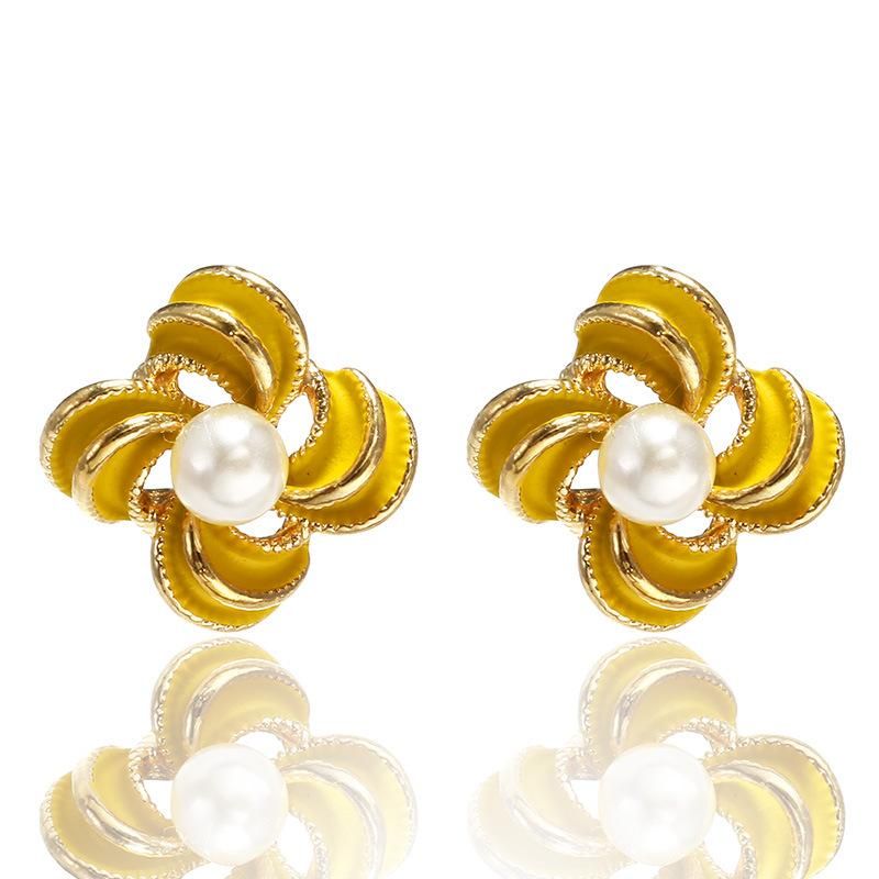 Trendy Simple Metal Pearl Flower Stud Earrings Sweet Petal Earrings
