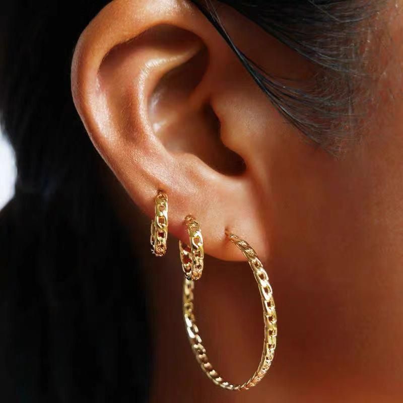 Europäische Und Amerikanische Mode Klassische Rattan-förmige Übertriebene Große Kreis Ohrringe Einfache Internet-promi-persönlichkeit Kreis Ohrringe Frauen