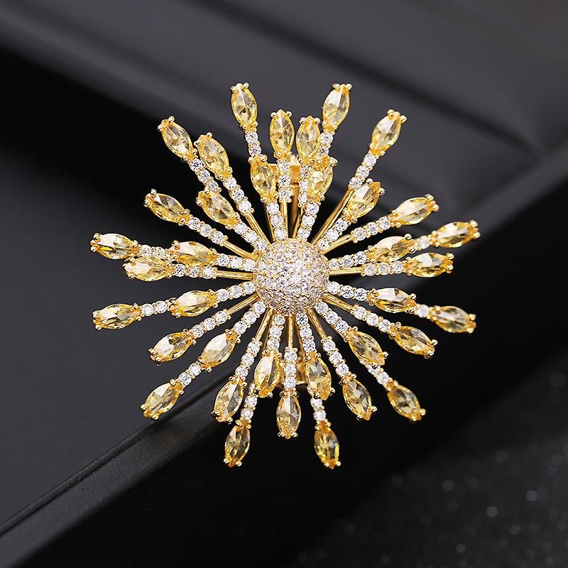 Micro-inlaid Zircon Snowflake Brooch Brooch Luxury Clothing Accessories