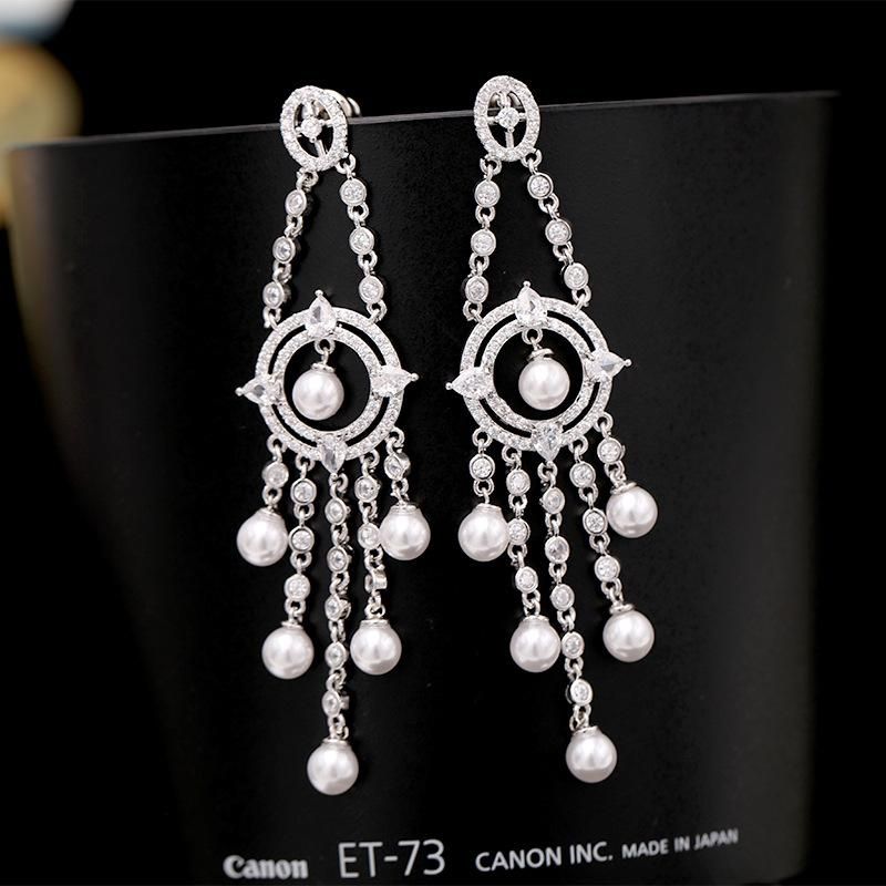 Européen Et Américain Tempérament Et En Argent Sterling Exagéré Aiguille Perle Boucles D'oreilles Longues Gland L'industrie Lourde Zircon Boucles D'oreilles Banquet Tout-match