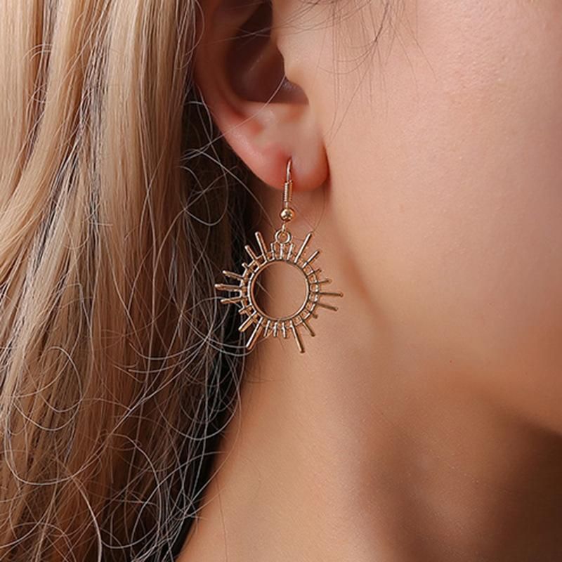 Nouvelle Vente Chaude Européen Et Américain Tendance Vitesse Boucles D'oreilles Creative Géométrique Alliage Ornement Femelle Soleil Boucles D'oreilles En Gros