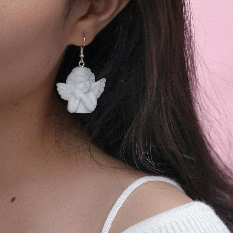 Heiß Verkaufter Europäischer Und Amerikanischer Barock-stil Reinweiße Kleine Engels Ohrringe Retro Cupid Relief Porträt Persönlichkeit Ohrringe