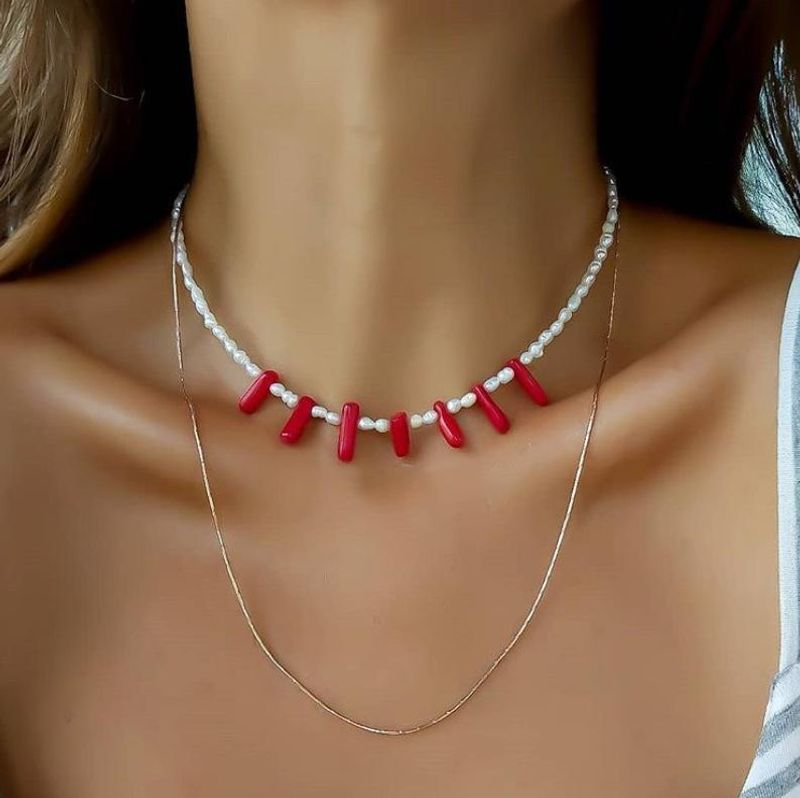 Neue Accessoires Exotische Reis Perlen Rote Lange Streifen Acryl Unregelmäßige Halskette Halskette Frauen