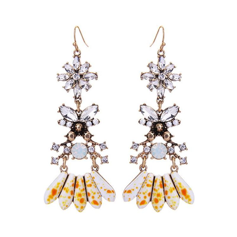 Qingdao Schmuck Großhandel Europäische Und Amerikanische Retro-accessoires Fabrik Direkt Vertrieb Damen Lange Hohle Diamant Ohrringe Ohrringe
