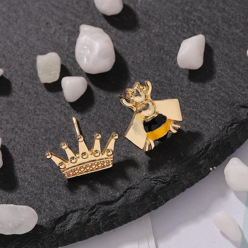 Korea Dongdaemun Neue Metalls Chmuck Kreative Krone Kleine Biene Asymmetrische Ohrringe Ins Stil Legierung Ohrringe