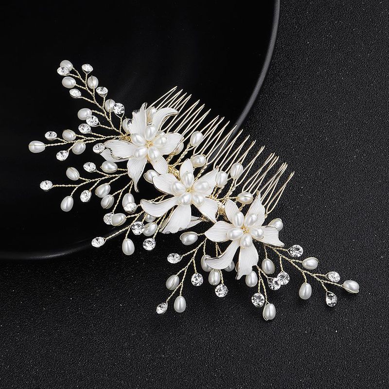Bridal Jewelry Beautiful Alloy Flowers Inserted Comb Handmade Pearl Hair Comb Dress Headdress