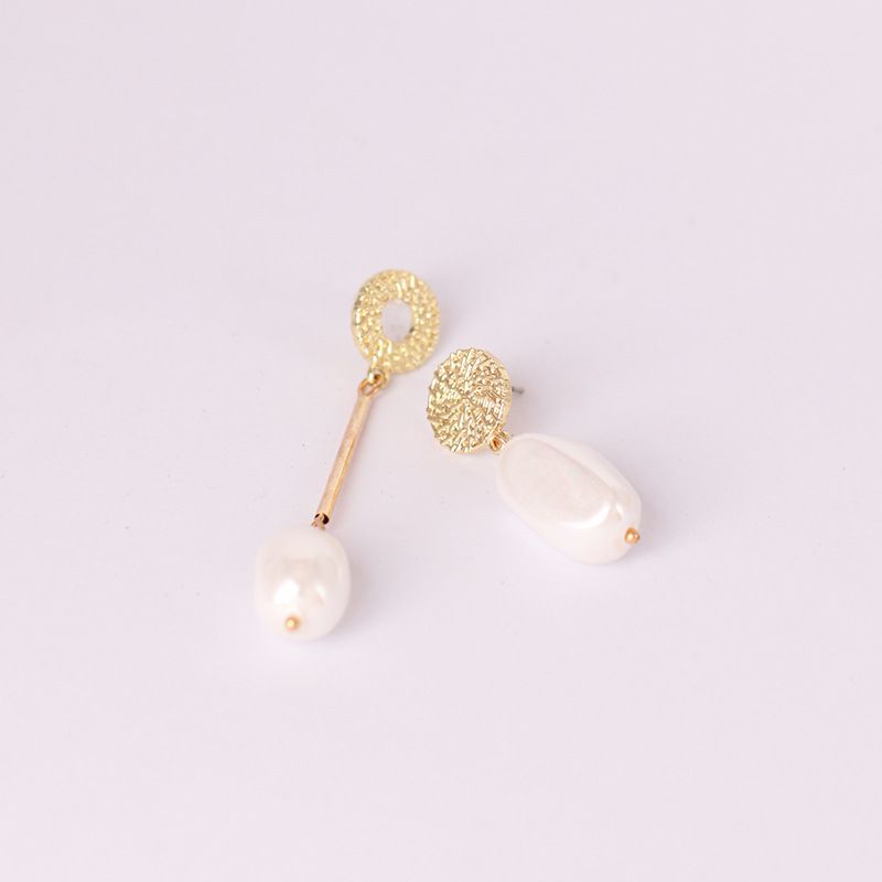 Matte Texture Metallic Alloy Stud Earrings Freshwater Pearl Minimalist Retro Dongdaemun Same Product Earrings For Women