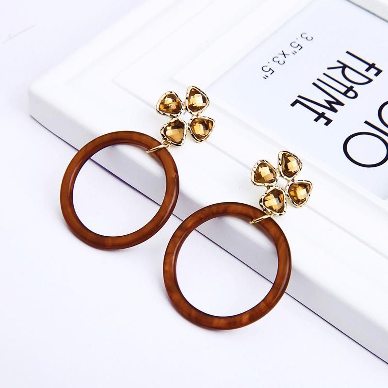 Legierung Galvani Sierte Blume Diamant Ring Acryl Ohrringe Ohrringe Weibliche Europäische Und Amerikanische Einfache Mode Ohrringe Ed01941d