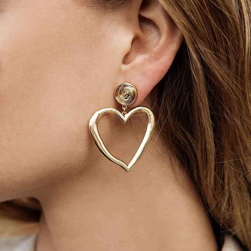 Europäische Und Amerikanische Übertriebene Ohrringe Mode Vergoldete Unregelmäßige Liebes Ohrringe Damen Street Shooting Beliebte Ohrringe Frauen