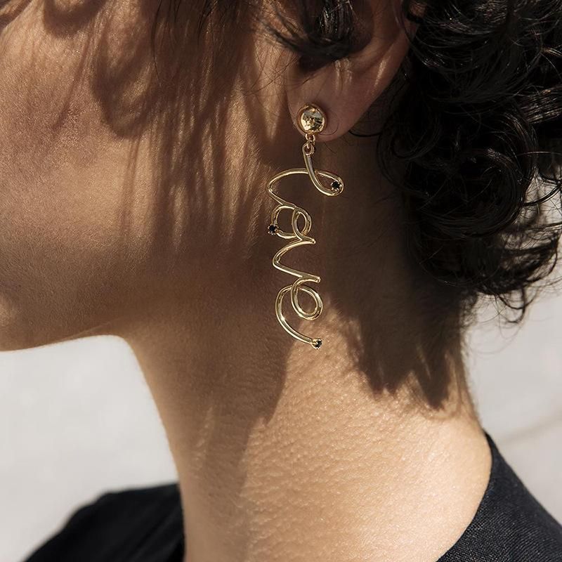 Europäische Und Amerikanische Grenz Überschreitende Ohrringe Neue Englische Buchstaben Ohrringe Mode Liebe Buchstaben Ohrringe Damen Straßen Ohrringe