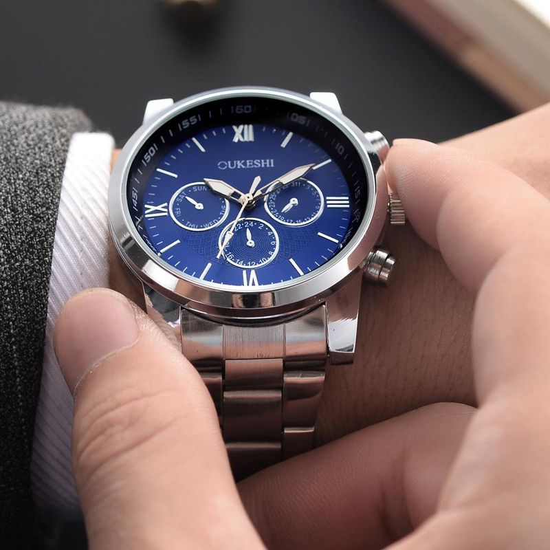 Neue Uhr Fabrik Direkt Verkauf Business Edelstahl Gürtel Herren Uhr Silber Legierung Mode Uhr Geschenk