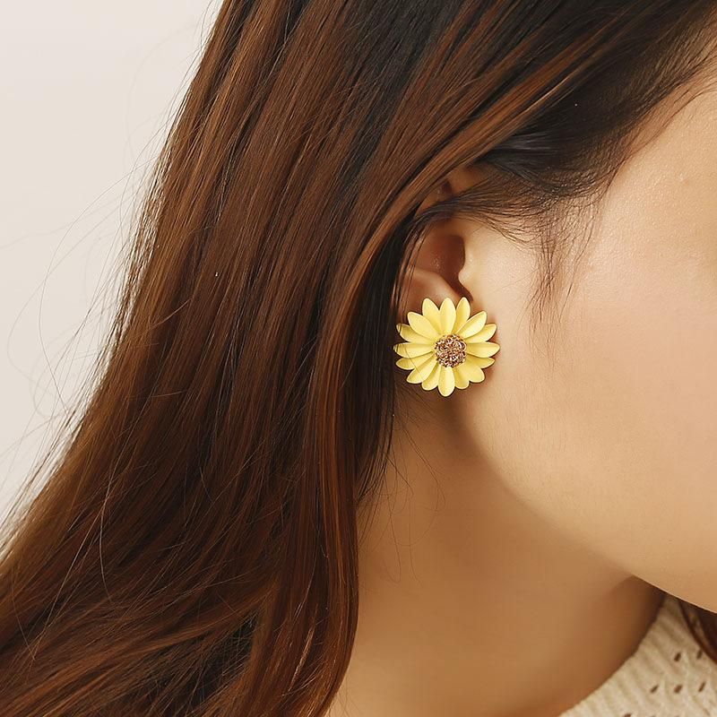 Sweet Daisy Flowers Stud Earrings Nhpf145266