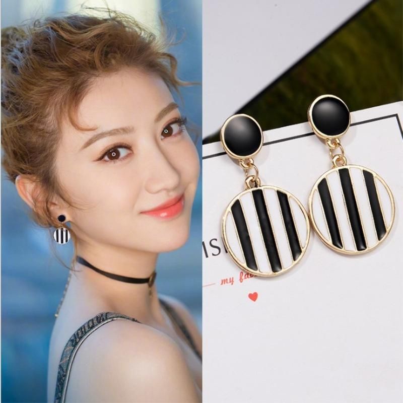 Fashion Dripping Black And White Round Earrings Nhpf148706