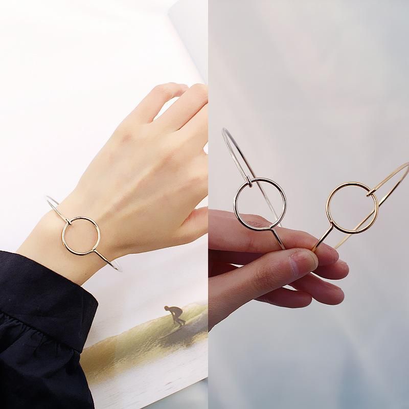 Einfache Mädchen Mode Hohle Runde Geometrische Offene Armband Armband Armband Zwei Yuan Shop Schmuck Versorgung Großhandel