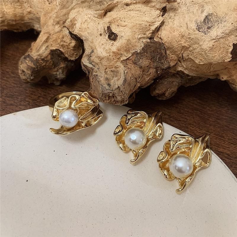 Vintage Metal Pleated Leaves With Pearl Ring Nhyq153516
