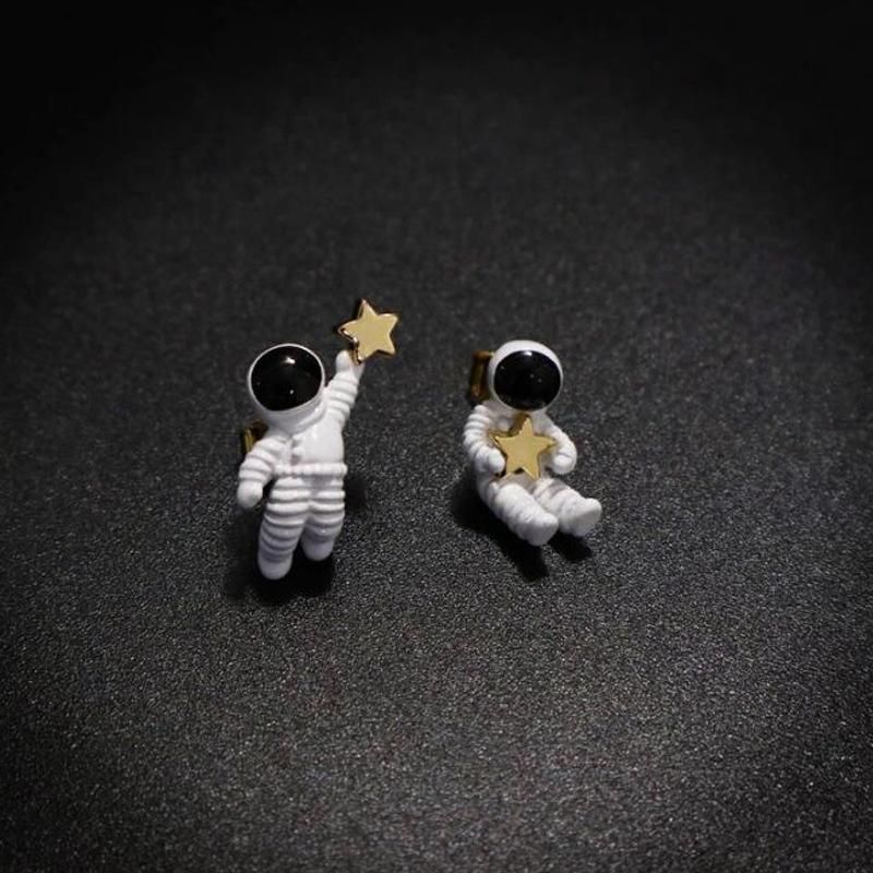 Lustige Und Niedliche Cartoon Astronaut Ohrringe 925 Silbern Adel Temperament Mädchen Astronauten Ohrringe Mode All-match Ohrringe