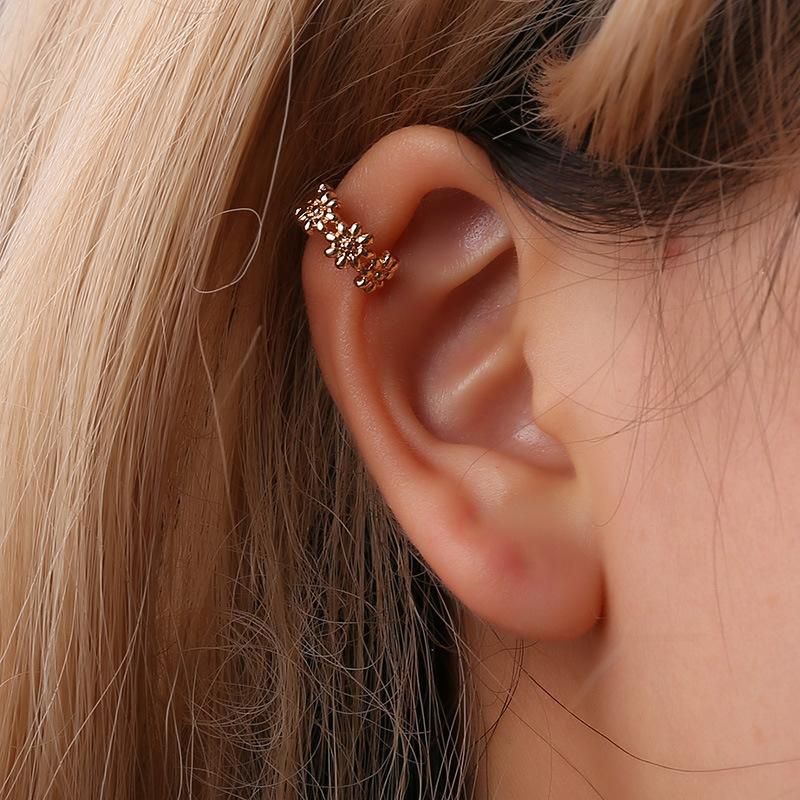 Europäische Und Amerikanische Einfache Kleine Frische U-förmige Kleine Gänseblümchen Blume Gekrümmte Ohr Clip Weibliche Koreanische Metall Umwelt Freundliche Durchbohrte Ohrringe
