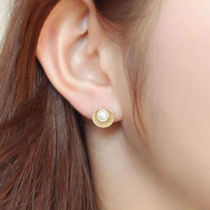 Korean Scallop Shell Pearl Earrings  Flower Stud Earrings