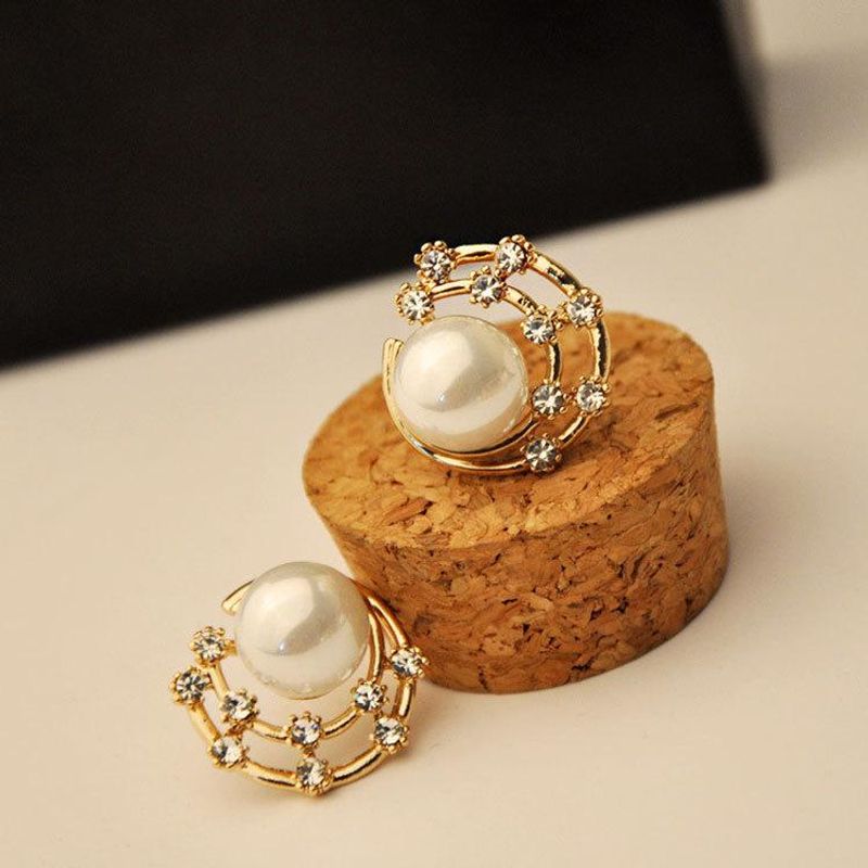 Shiny Rhinestone Shell Pearl Round Earrings