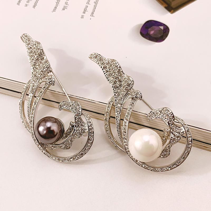 Neue Europäische Und Amerikanische Mode Einfache Mode Brosche Perlen Kleidung Corsage Seiden Schal Schnalle Schal Ring Schal Schnalle Frauen Großhandel