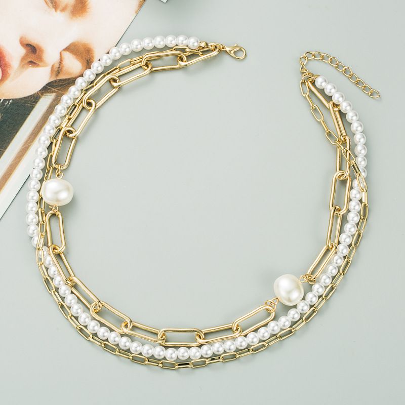 New Fashion Simple Multi-layer Metal Buckle Short Shiny Pearl Necklace