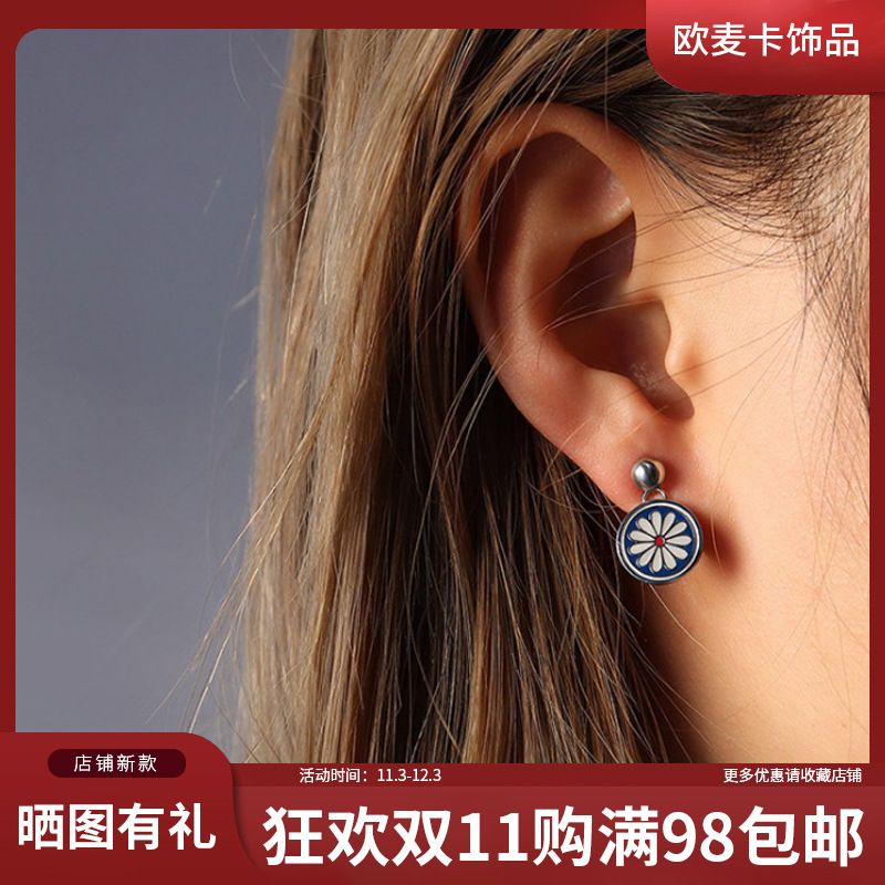 Retro Fashion Ink Blue Daisy Flower Titanium Steel Earrings