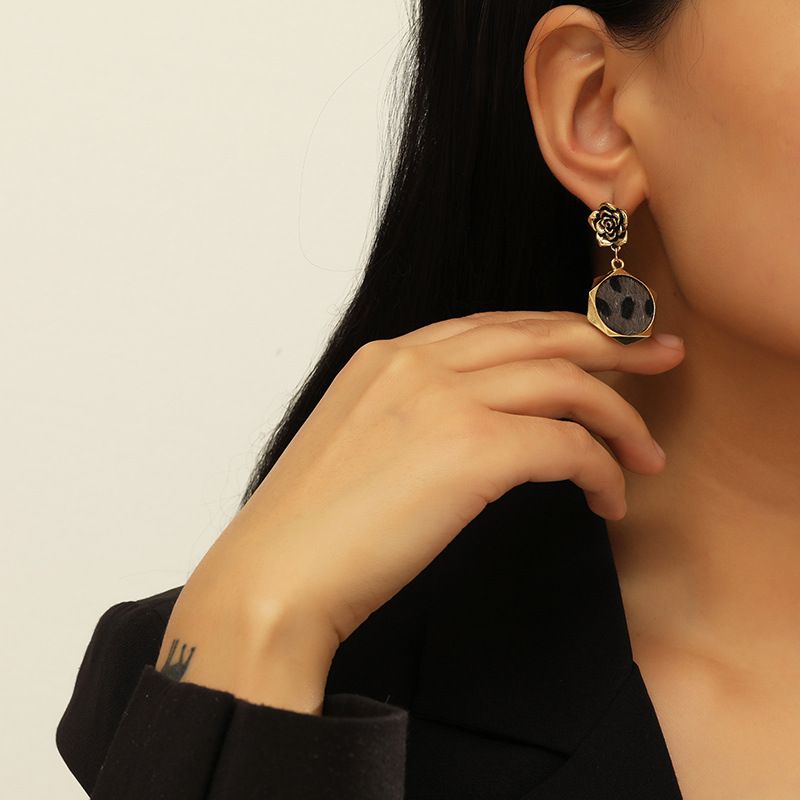 Fashion Leopard Rose Diamond Earrings