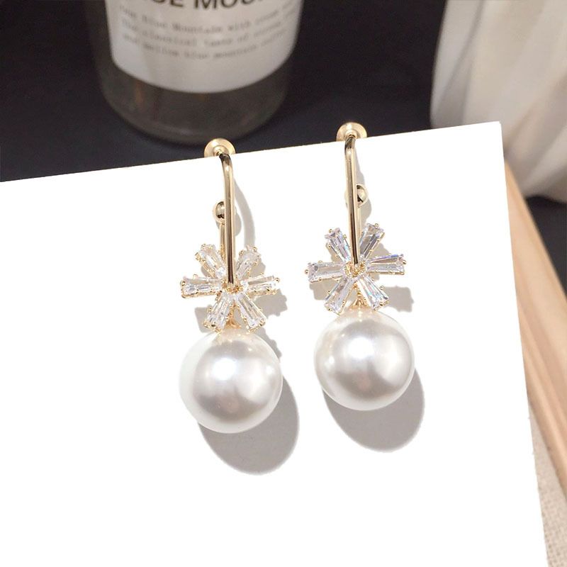 Pearl Crystal Snowflake Silver Needle Earrings