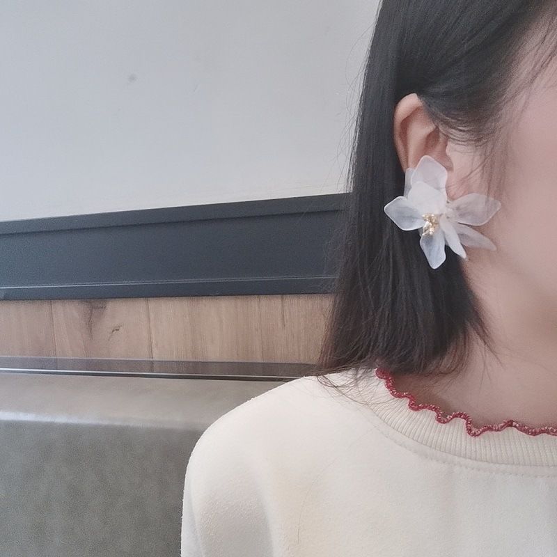 Silver Needle Acrylic Flower Fashion Earrings