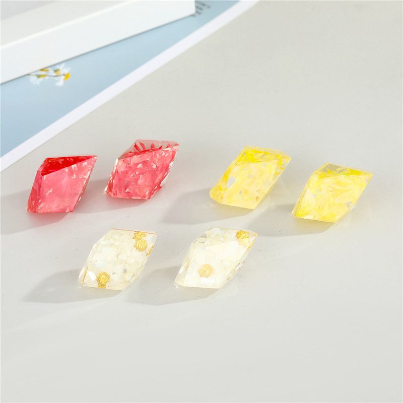 Korean Creative Personality Simple Diamond-shaped Dried Flower Earrings