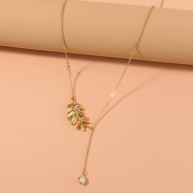 Simple Metal Leaf Pearl Necklace