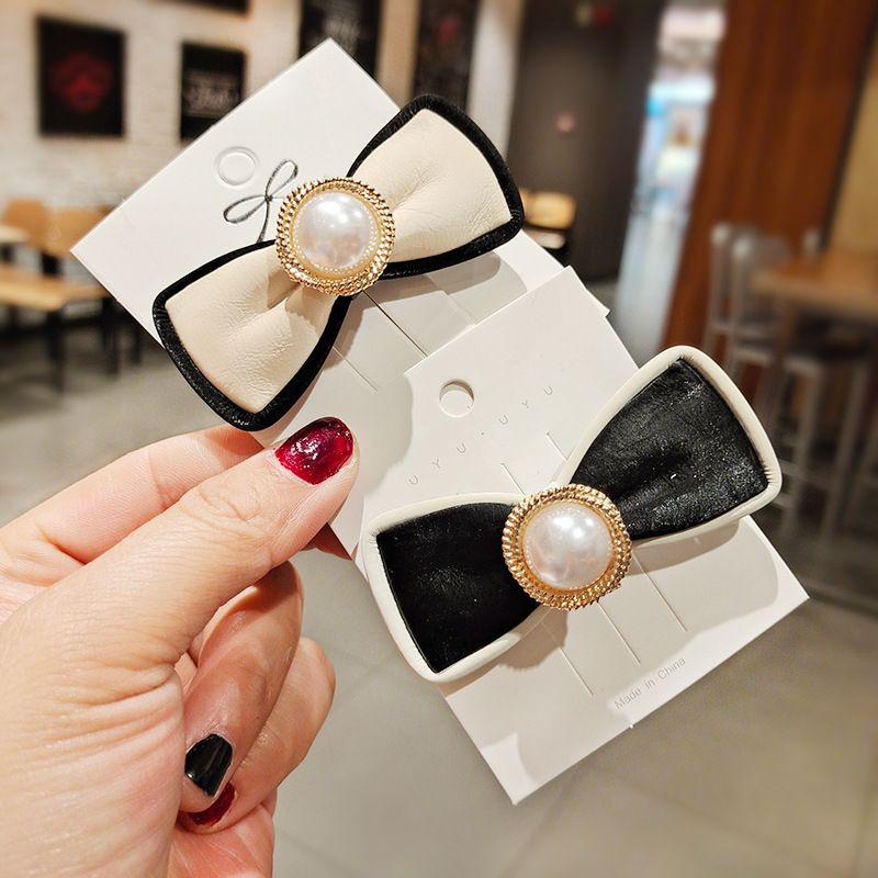 Pu Leather Simple Black And White Bow Pearl Hair Clip