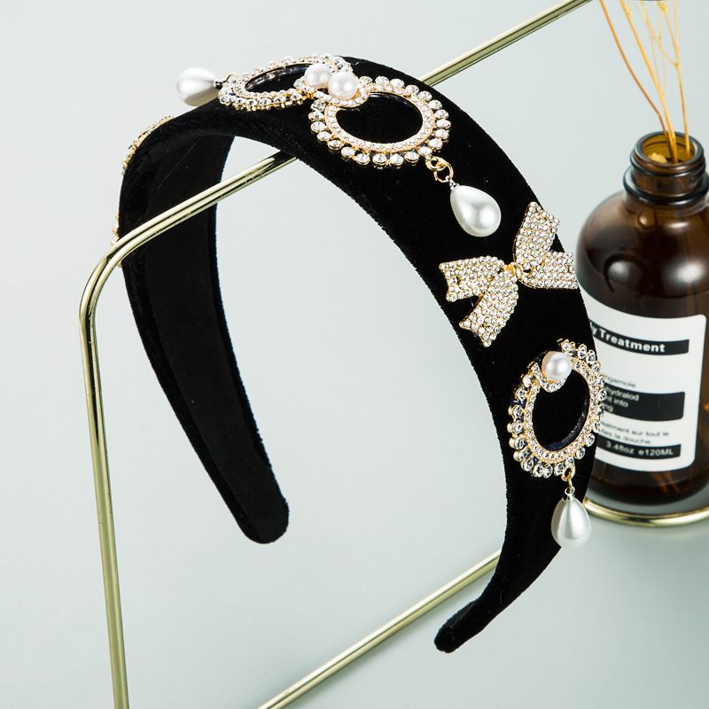 Wide-brimmed Black Velvet Diamonds Pearl Headband