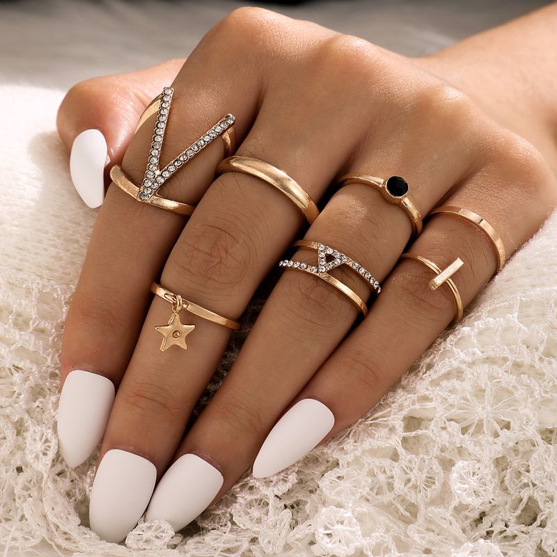 New Fashion Trendy Diamond V-shaped Ring Set
