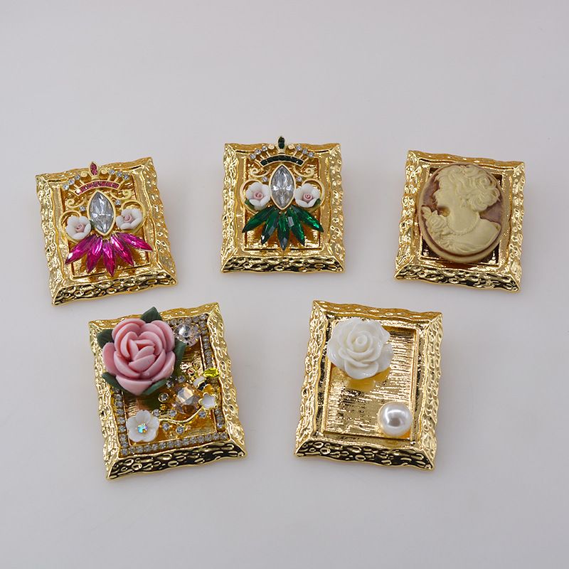 Retro Picture Frame Oil Painting Brooch