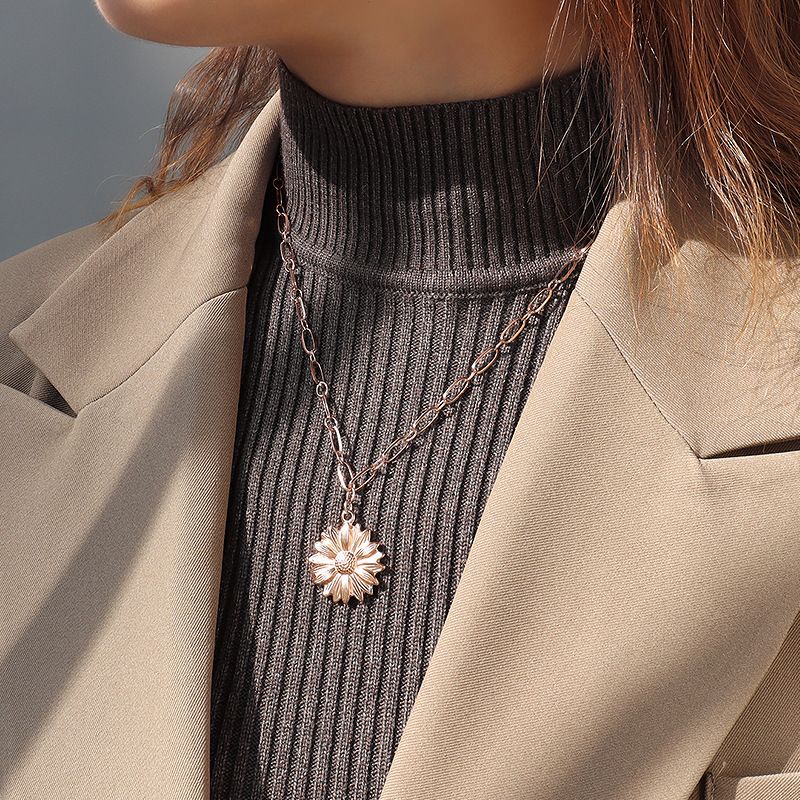 Fashion Chrysanthemum Pendant Titanium Steel Necklace