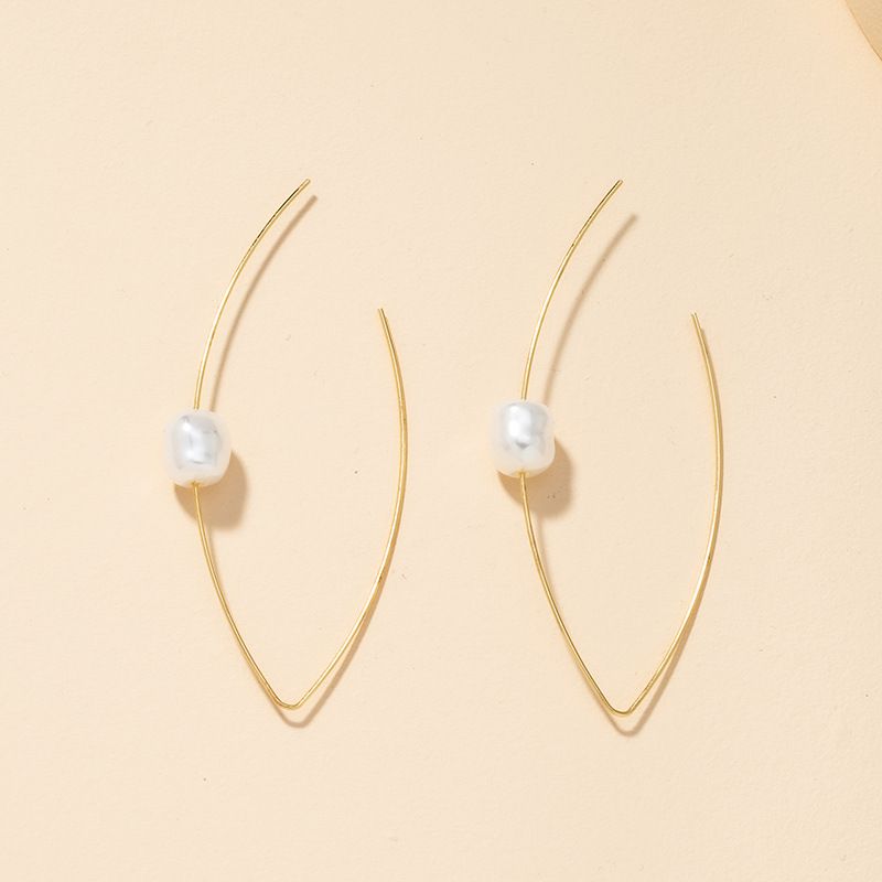 Metal Line Pearl Earrings