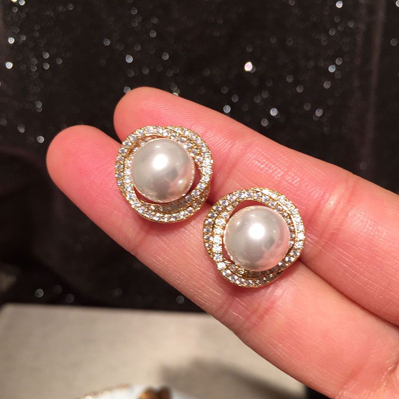 Pearl Simple Retro Earrings