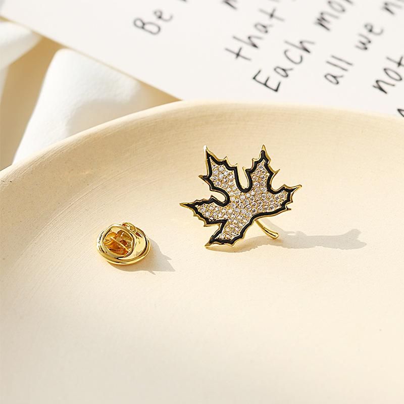 Maple Leaf Delicate Brooch Female Cute Anti-lightning V Neckline Wild Simple Suit Shirt Collar Pin