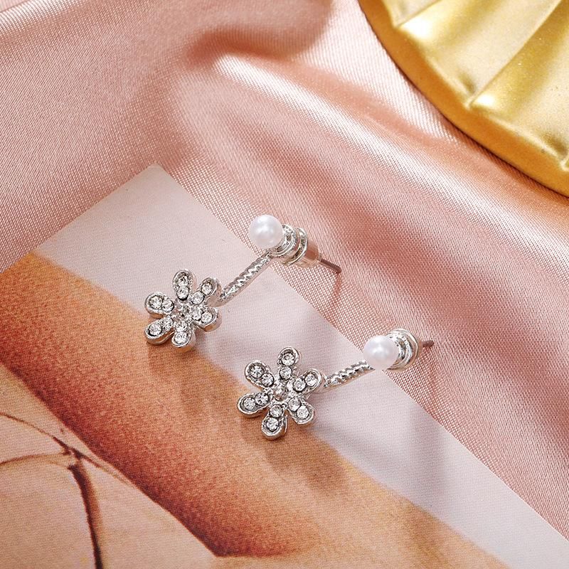Coréen À La Mode Ornement Classique Style Lady Argent Perle Diamant Cinq-feuille Fleur Retour Porter Ornement Pour Les Femmes