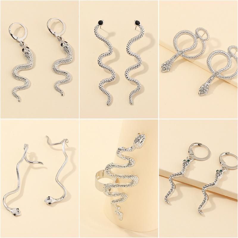 New Retro Fashion Snake-shaped Earrings Texture Silver Diamond Curved Earrings For Women Wholesale
