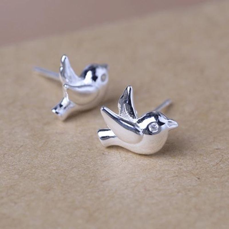New Simple Flying Pigeon Earrings Alloy Electroplated Three-dimensional Peace Pigeon Earrings Wholesale